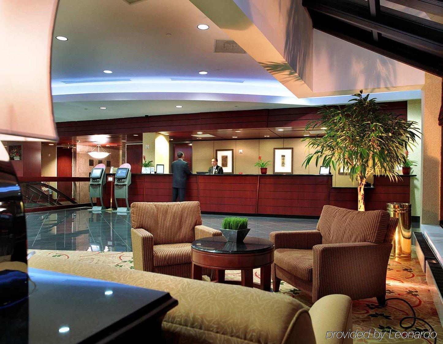 فندق أرلنغتونفي  دبل تري باي هيلتون واشنطن العاصمة - كريستال بالاس المظهر الداخلي الصورة