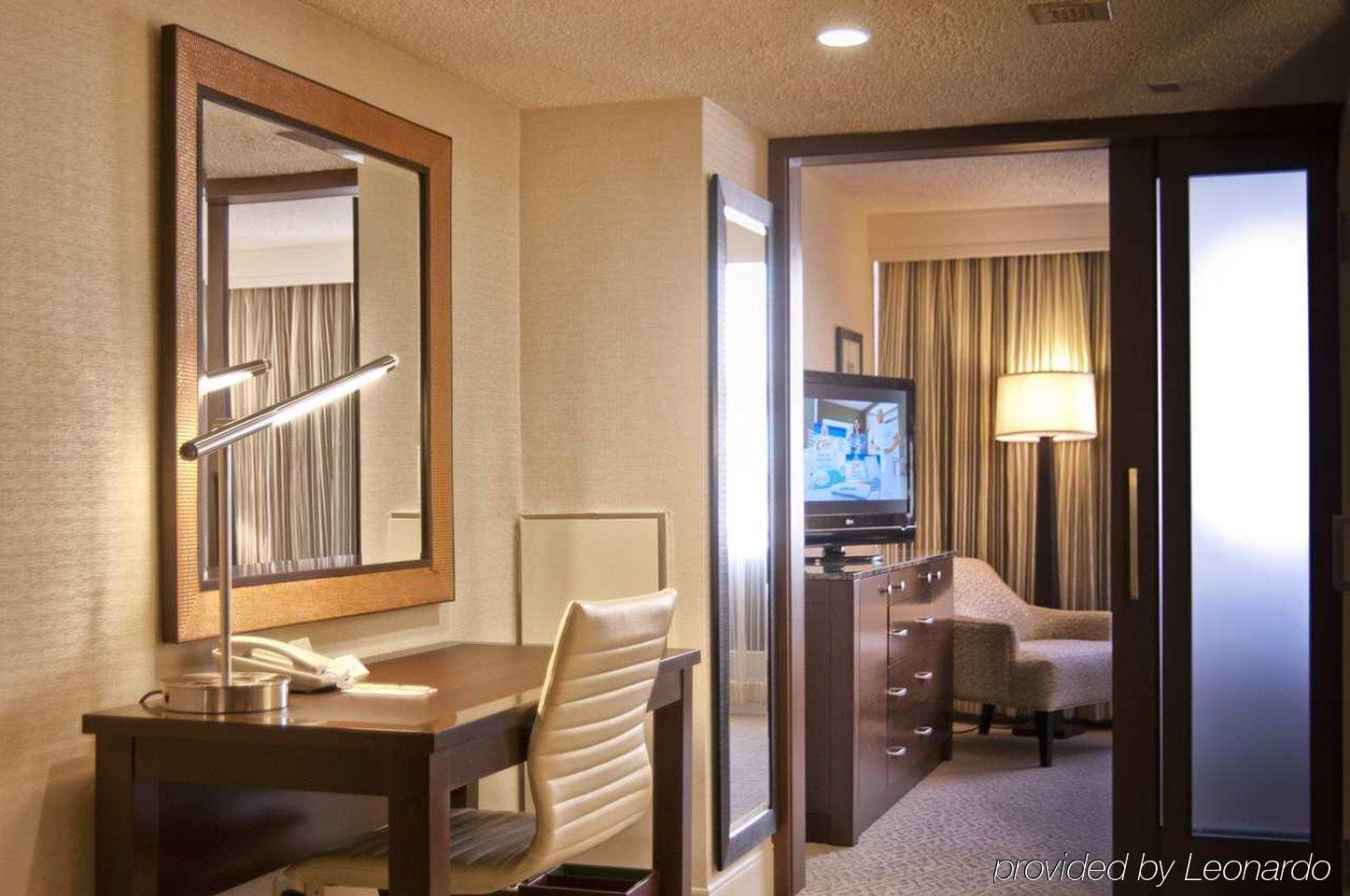 فندق أرلنغتونفي  دبل تري باي هيلتون واشنطن العاصمة - كريستال بالاس الغرفة الصورة
